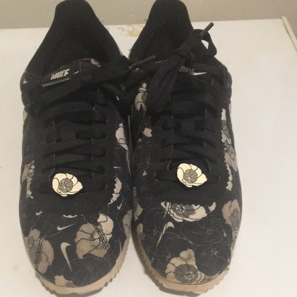 Nike Women's Floral Black Sneakers